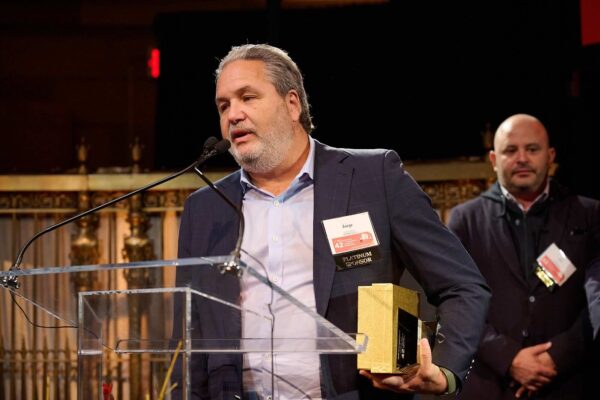 Jorge Madruga, CEO of Maddd Equities accepting award